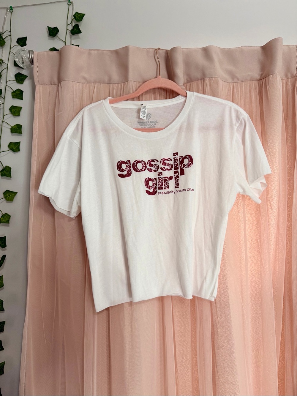 NWOT Gossip Girl White Graphic Cropped Tee